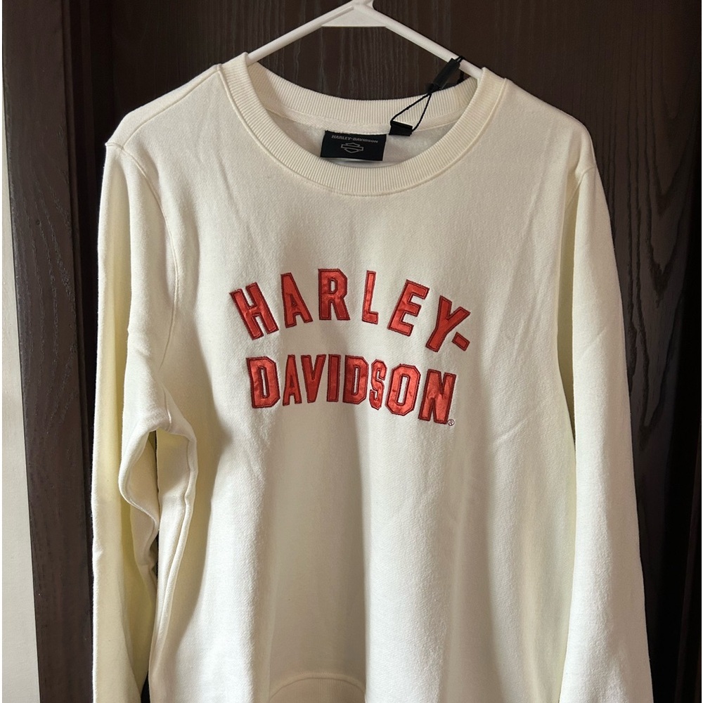 Ladies Cream colored Harley Davidson Sweatshirt Brand New never worn with tags